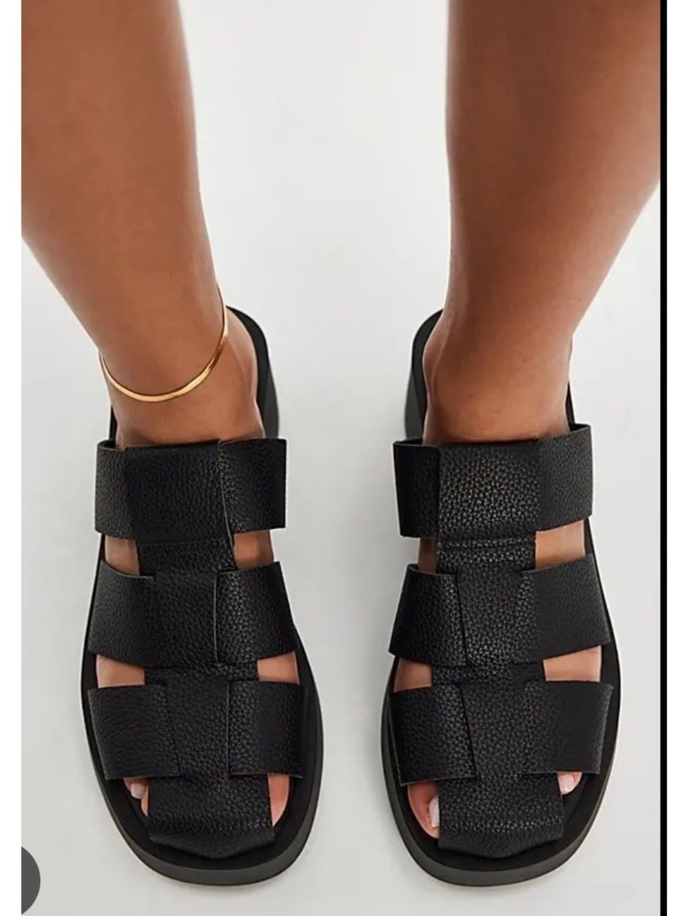These are Seychelles Vallie Vegan Fisher Wedges in black, Size 10